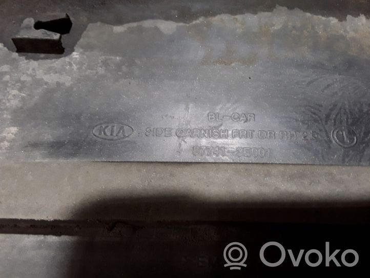 KIA Sorento Rivestimento della portiera anteriore (modanatura) 877413E001