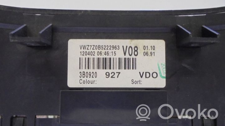 Volkswagen PASSAT B5 Compteur de vitesse tableau de bord 3B0920927