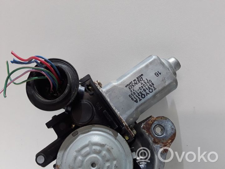 Toyota Corolla Verso E121 Priekinis varikliukas langų pakėlėjo 8571052110