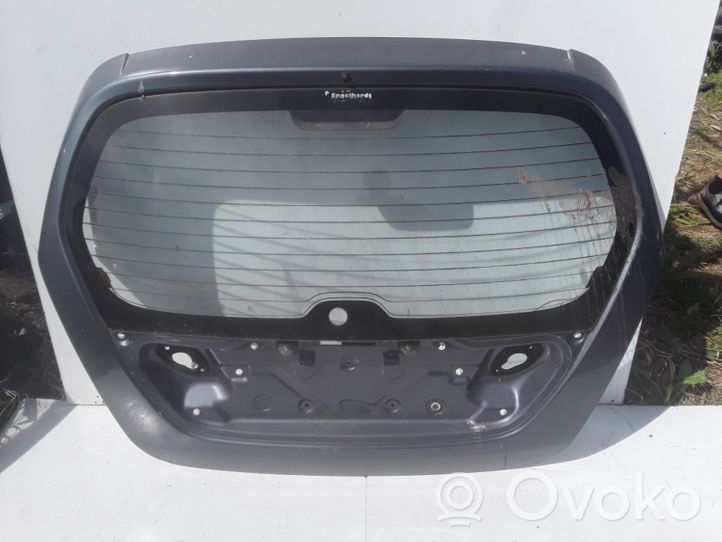 Suzuki Liana Задняя крышка (багажника) 
