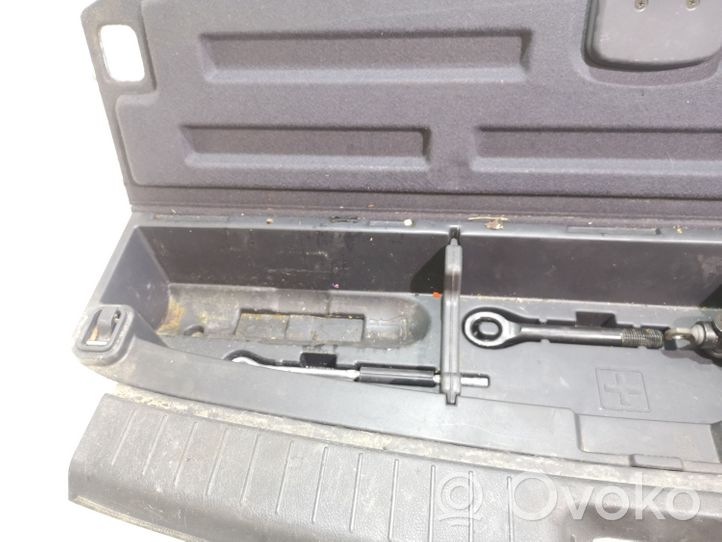 Hyundai Santa Fe Tool set 857102B200