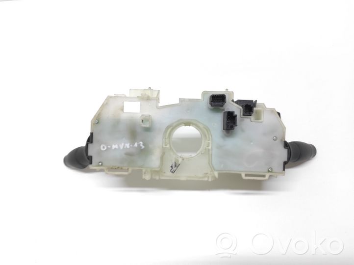 Opel Movano B Leva/interruttore dell’indicatore di direzione e tergicristallo 681720005R