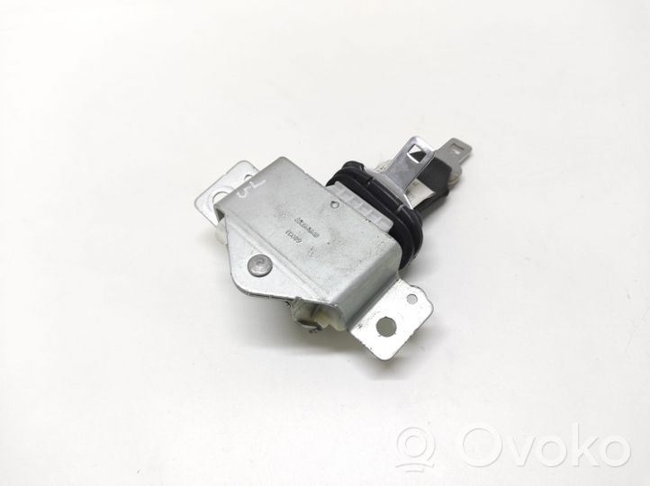 Chrysler Voyager Pas bezpieczeństwa fotela tylnego 33058464B