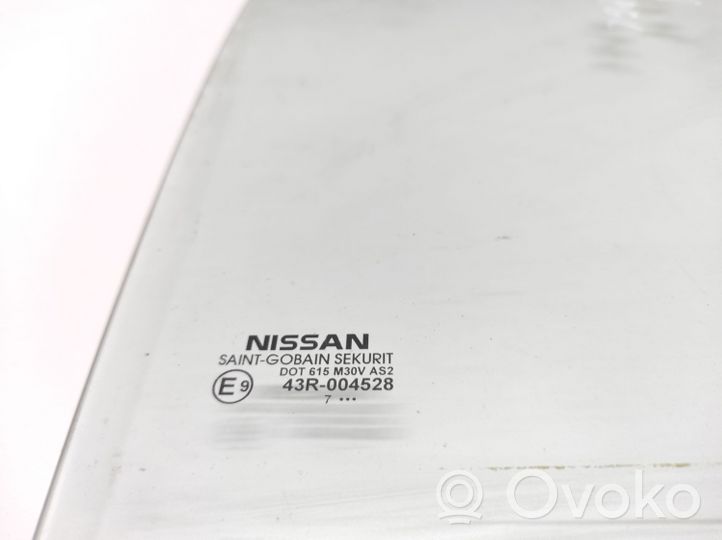 Nissan Tiida C11 aizmugurējo durvju stikls 43R004528