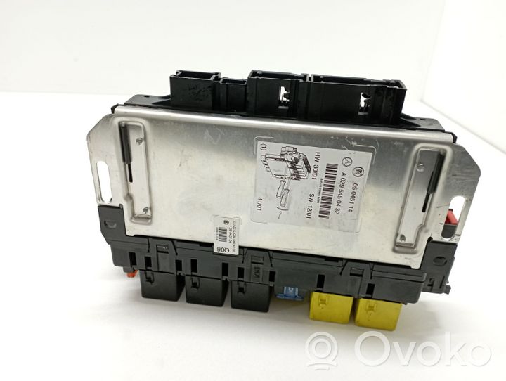 Mercedes-Benz S W220 Module de fusibles A0295450432