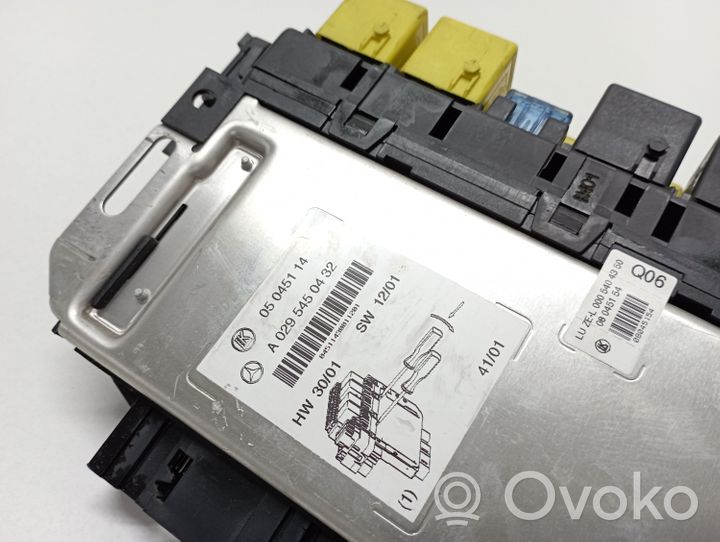 Mercedes-Benz S W220 Module de fusibles A0295450432