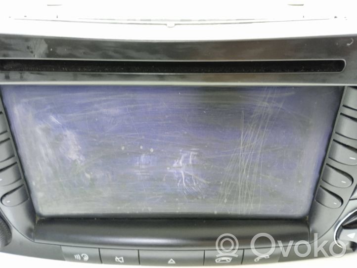 Mercedes-Benz E W211 Unité principale radio / CD / DVD / GPS A2118270857