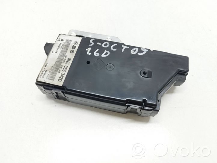 Skoda Octavia Mk2 (1Z) USB-ohjainlaite 5N0035342D