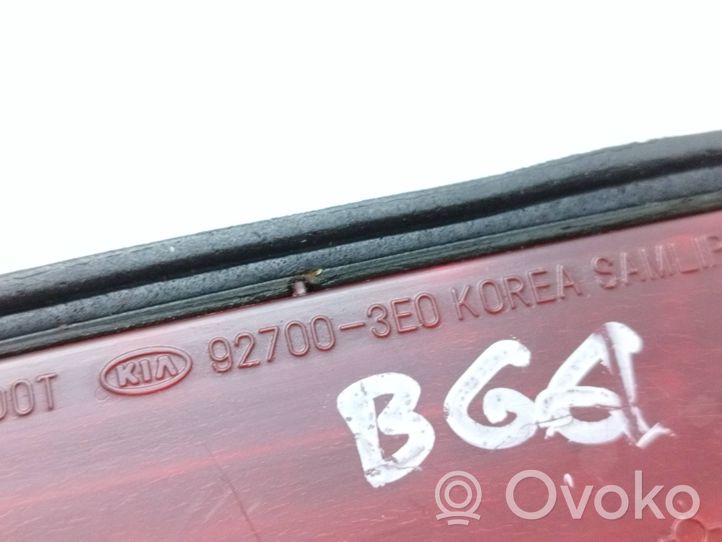 KIA Sorento Trzecie światło stop 927003E0