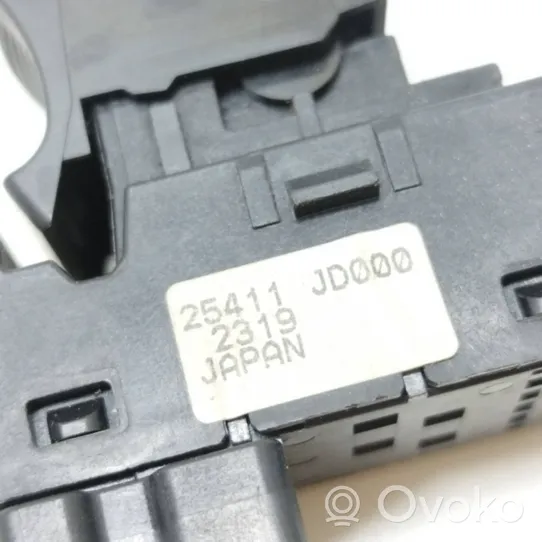 Nissan Qashqai+2 Interruttore di controllo dell’alzacristalli elettrico 254111D000