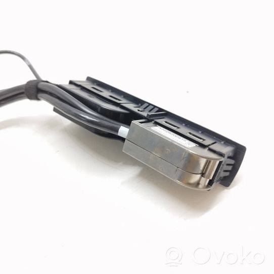 Mercedes-Benz S W222 Connettore plug in USB A2228200415