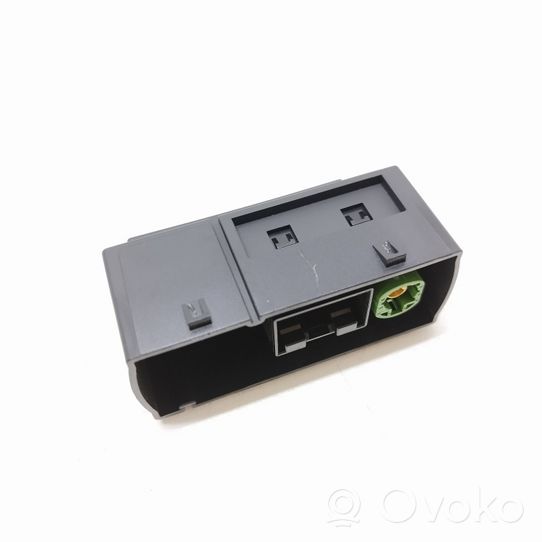 Audi A3 S3 8V USB-pistokeliitin 8V0035736