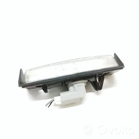 Lexus RX 330 - 350 - 400H Lampa oświetlenia tylnej tablicy rejestracyjnej E130156