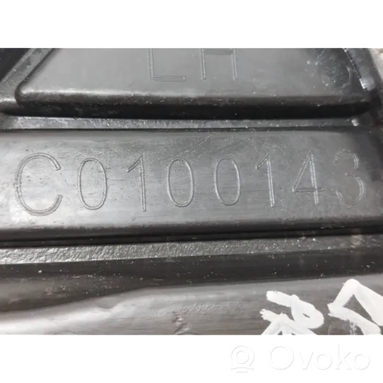 Ford Focus Etupuskurin alempi jäähdytinsäleikkö C0100143