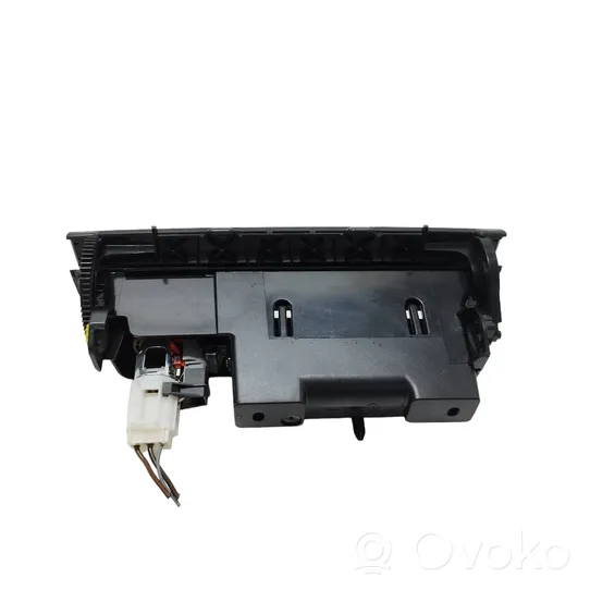 Volkswagen PASSAT B7 Peleninė panelėje 3C0863284