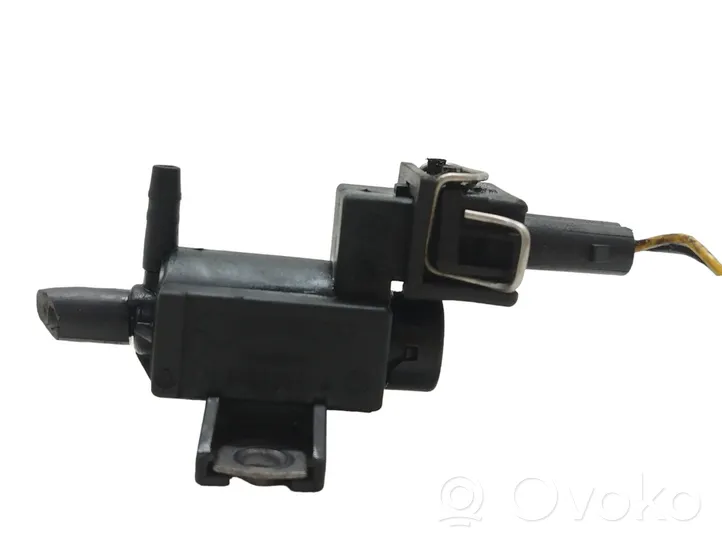 Toyota Avensis T270 Turbolader Druckwandler Magnetventil 258600R010