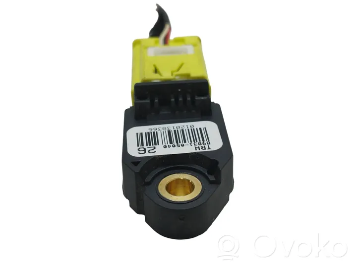 Toyota Avensis T270 Sensore d’urto/d'impatto apertura airbag 8983105040