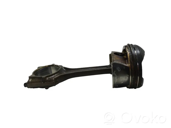 Seat Altea Tłok z korbowodem 250304