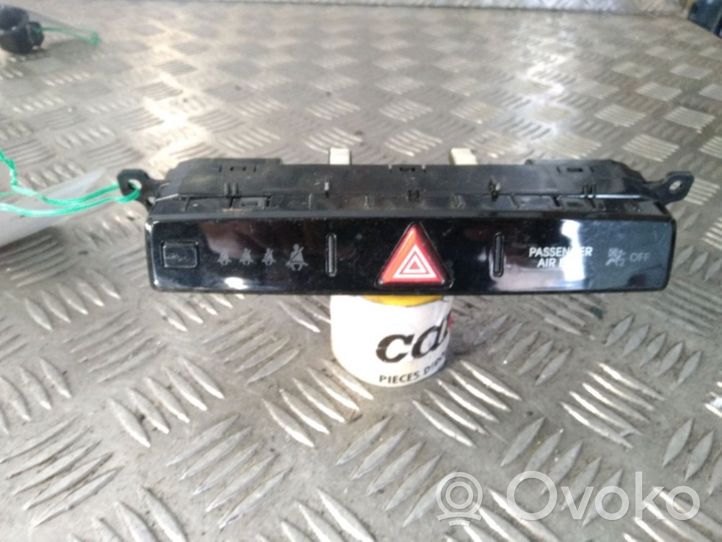 Hyundai i20 (PB PBT) Botón interruptor de luz de peligro 