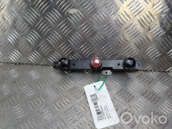 Fiat 500 Interruttore luci di emergenza 735451108