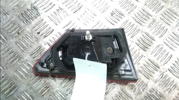 Renault Clio IV Lampy tylnej klapy bagażnika 265505796R