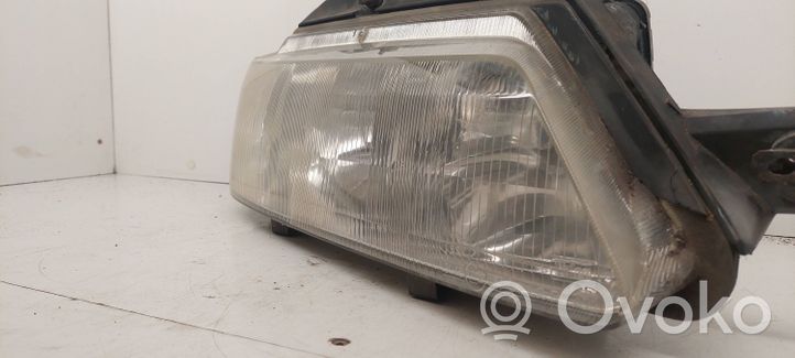 Peugeot 605 Lampa przednia 88200842