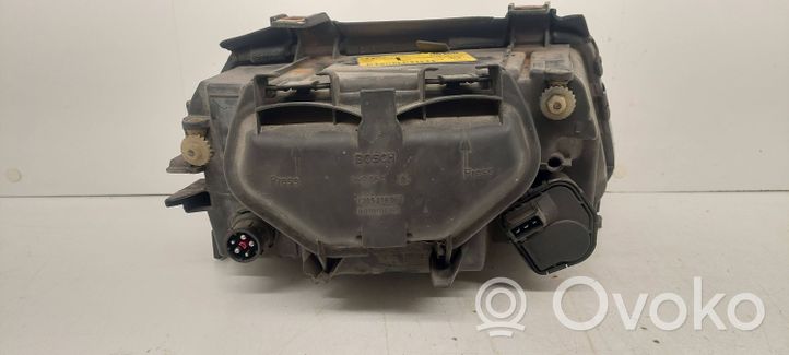 Audi A4 S4 B5 8D Lampa przednia 8D0941003E