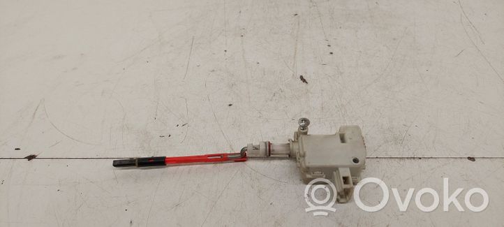 Volkswagen PASSAT B5 Moteur de verrouillage trappe à essence 3B0810773