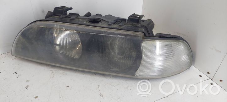 BMW 5 E39 Lampa przednia 010298