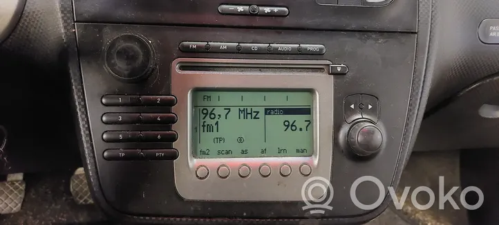 Seat Toledo III (5P) Panel / Radioodtwarzacz CD/DVD/GPS 
