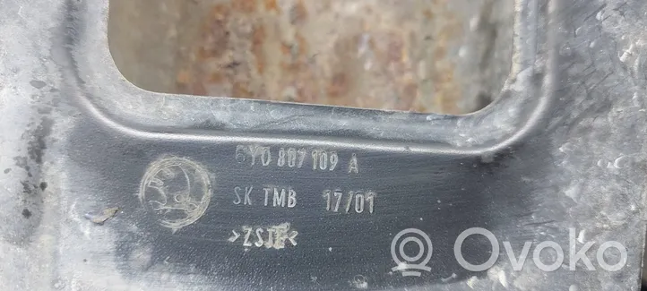 Skoda Fabia Mk1 (6Y) Poprzeczka zderzaka przedniego 6Y0807109A