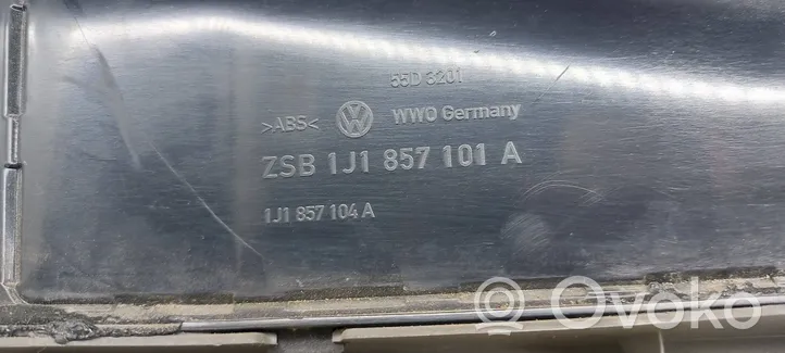 Volkswagen Golf IV Daiktadėžės (bordačioko) komplektas 1J1857104A