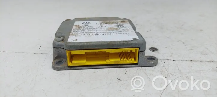 Volkswagen PASSAT B5 Airbag control unit/module 1J0909607