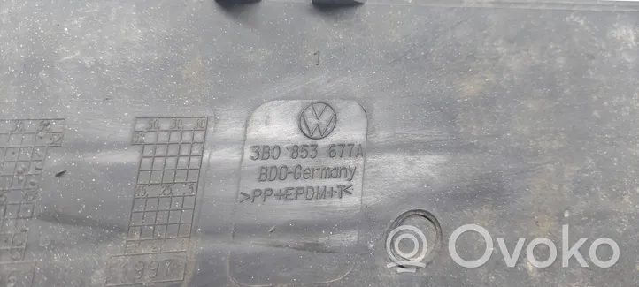 Volkswagen PASSAT B5 Etupuskurin alempi jäähdytinsäleikkö 3B0853677A