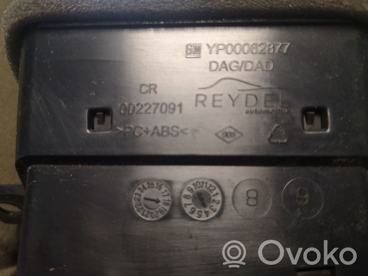 Opel Grandland X Boczna kratka nawiewu deski rozdzielczej YP00062877