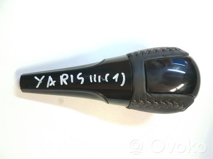 Toyota Yaris Revêtement pommeau de levier de vitesses cuir 335040D240