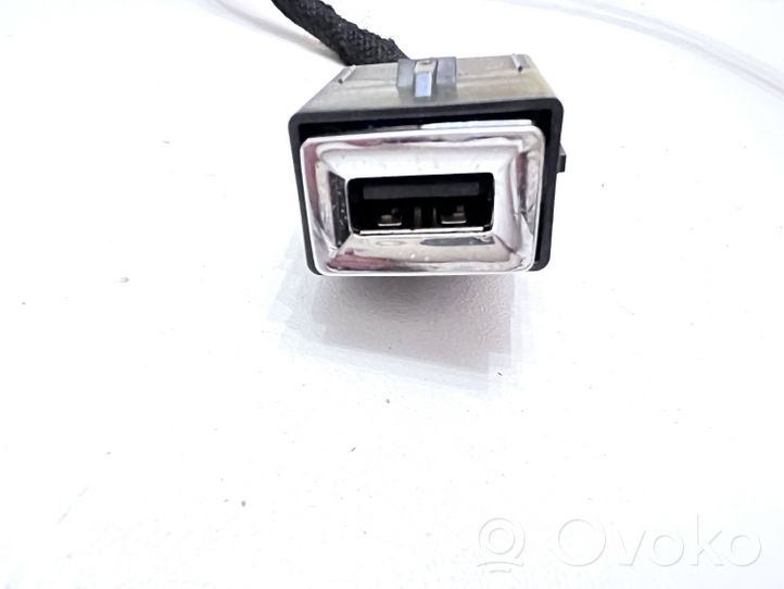 Peugeot 3008 II Gniazdo / Złącze USB U2K10A1D5