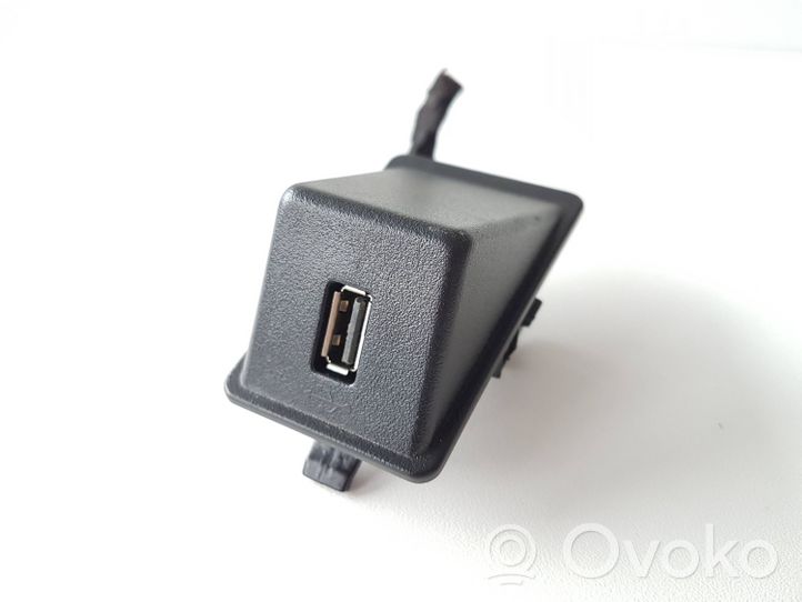 Ford Focus USB-pistokeliitin 123