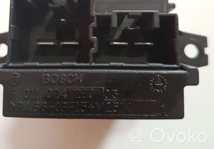 Opel Insignia B Rezystor / Opornik dmuchawy nawiewu 13503201