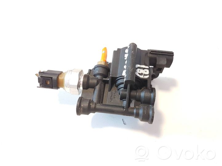 Land Rover Range Rover L322 Blocco valvola della sospensione pneumatica RVH000046