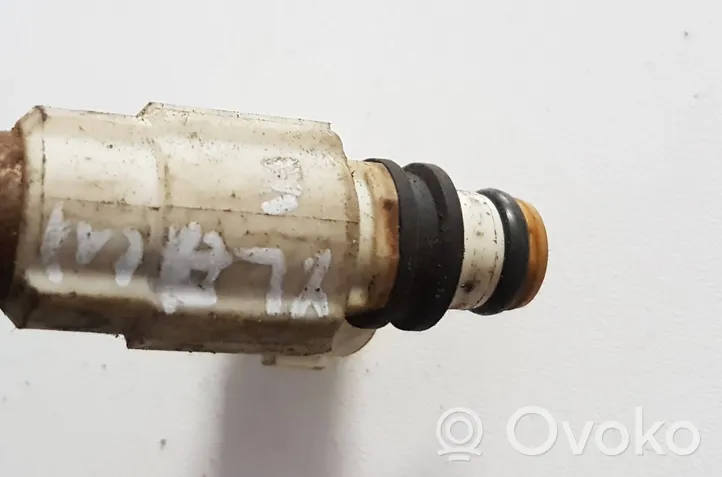 Suzuki XL7 I Injecteur de carburant 7740191