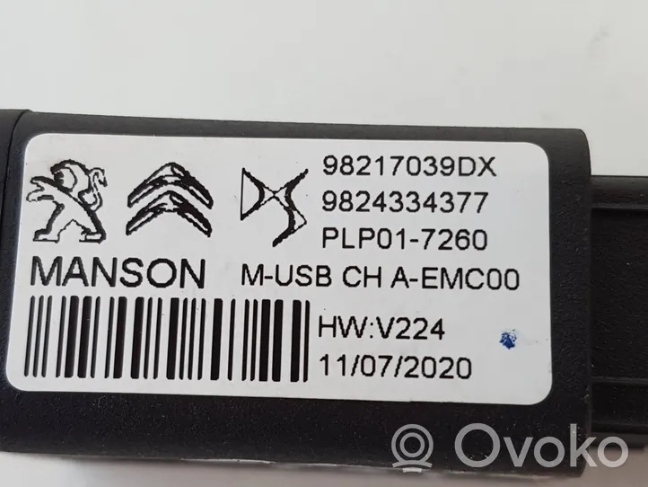 Citroen C5 Aircross USB socket connector 98217039DX