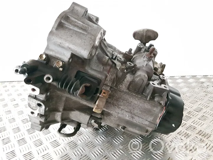 Toyota RAV 4 (XA20) Mechaninė 5 pavarų dėžė 3030042101