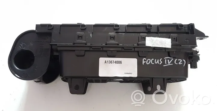 Ford Focus Przedni uchwyt na kubek tunelu środkowego JX7BA13560A