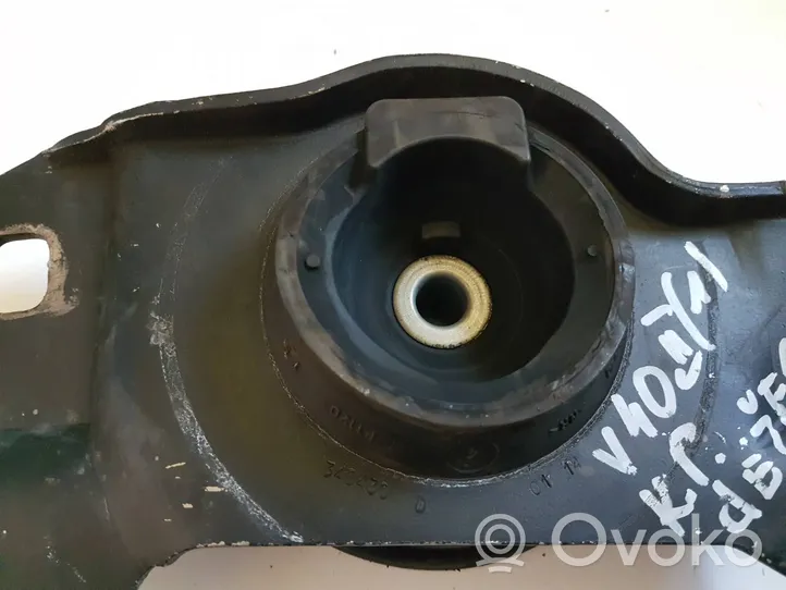 Volvo V40 Supporto della scatola del cambio 5N517M121KD