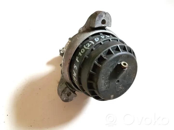 BMW 5 F10 F11 Supporto di montaggio del motore 6775918