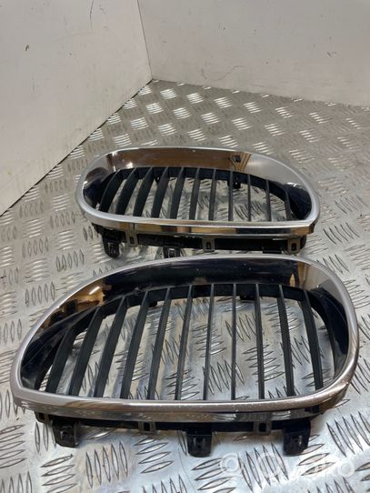 BMW 5 E60 E61 Grille de calandre avant 7027066