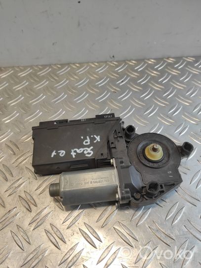 Seat Exeo (3R) Etuoven ikkunan nostomoottori 8E2959801E