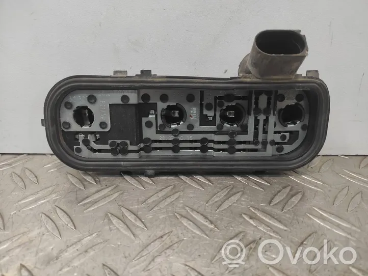 Audi A4 S4 B6 8E 8H Porte ampoule de feu arrière 8E9945258