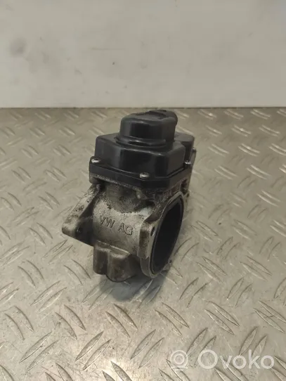 Volkswagen Tiguan EGR valve 03L131501E